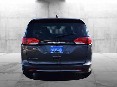 Used 2023 Chrysler Voyager LX image 6