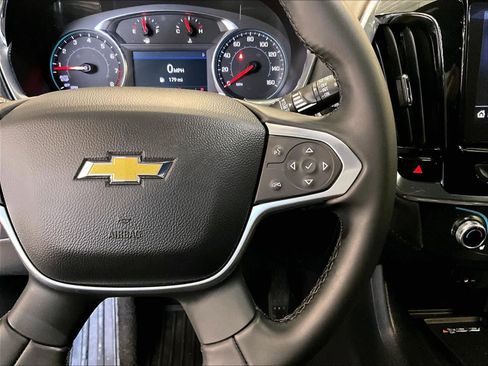 Used 2023 Chevrolet Traverse LT image 25