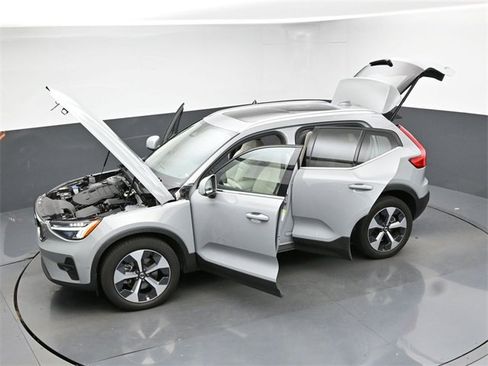 Used 2024 Volvo XC40 B5 Plus image 50