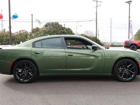 Used 2022 Dodge Charger SXT w/ Driver Convenience Group image 4