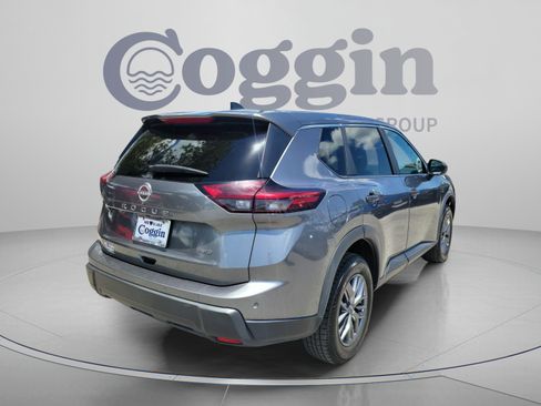 Used 2024 Nissan Rogue S AWD/4WD image 3
