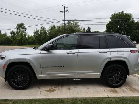 Used 2026 Jeep Grand Cherokee Summit w/ Obsidian Package AWD/4WD image 34