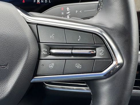 Used 2025 Chevrolet Equinox LT FWD image 25