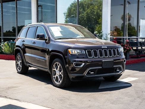 Used 2018 Jeep Grand Cherokee Limited AWD/4WD image 4