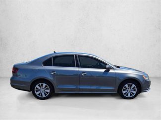Used 2016 Volkswagen Jetta SE FWD video 4