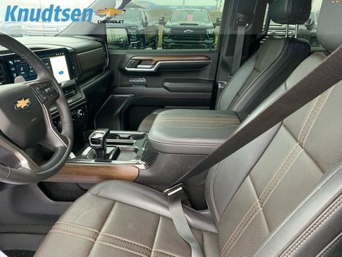 Used 2024 Chevrolet Silverado 1500 High Country w/ Technology Package image 19