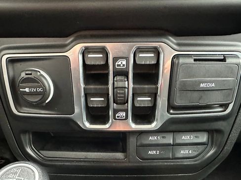 Used 2021 Jeep Wrangler Unlimited Sport image 29