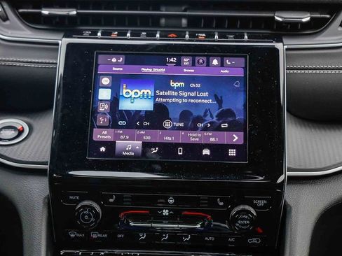 New 2025 Jeep Grand Cherokee L Altitude image 15