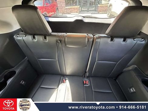 Used 2023 Toyota Highlander XLE AWD/4WD image 18