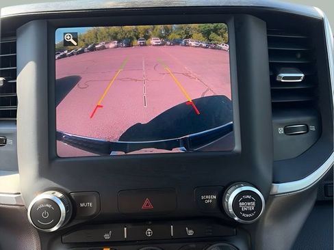 Used 2019 RAM 1500 Big Horn AWD/4WD image 17
