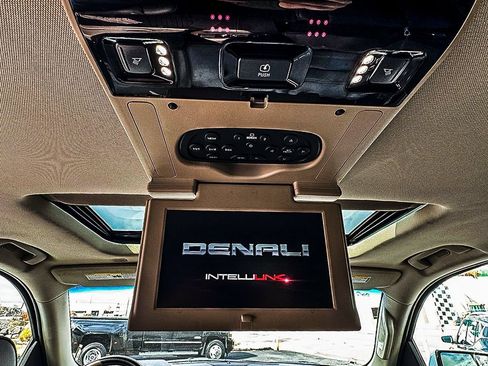 Used 2020 GMC Yukon Denali w/ Denali Ultimate Package AWD/4WD image 35