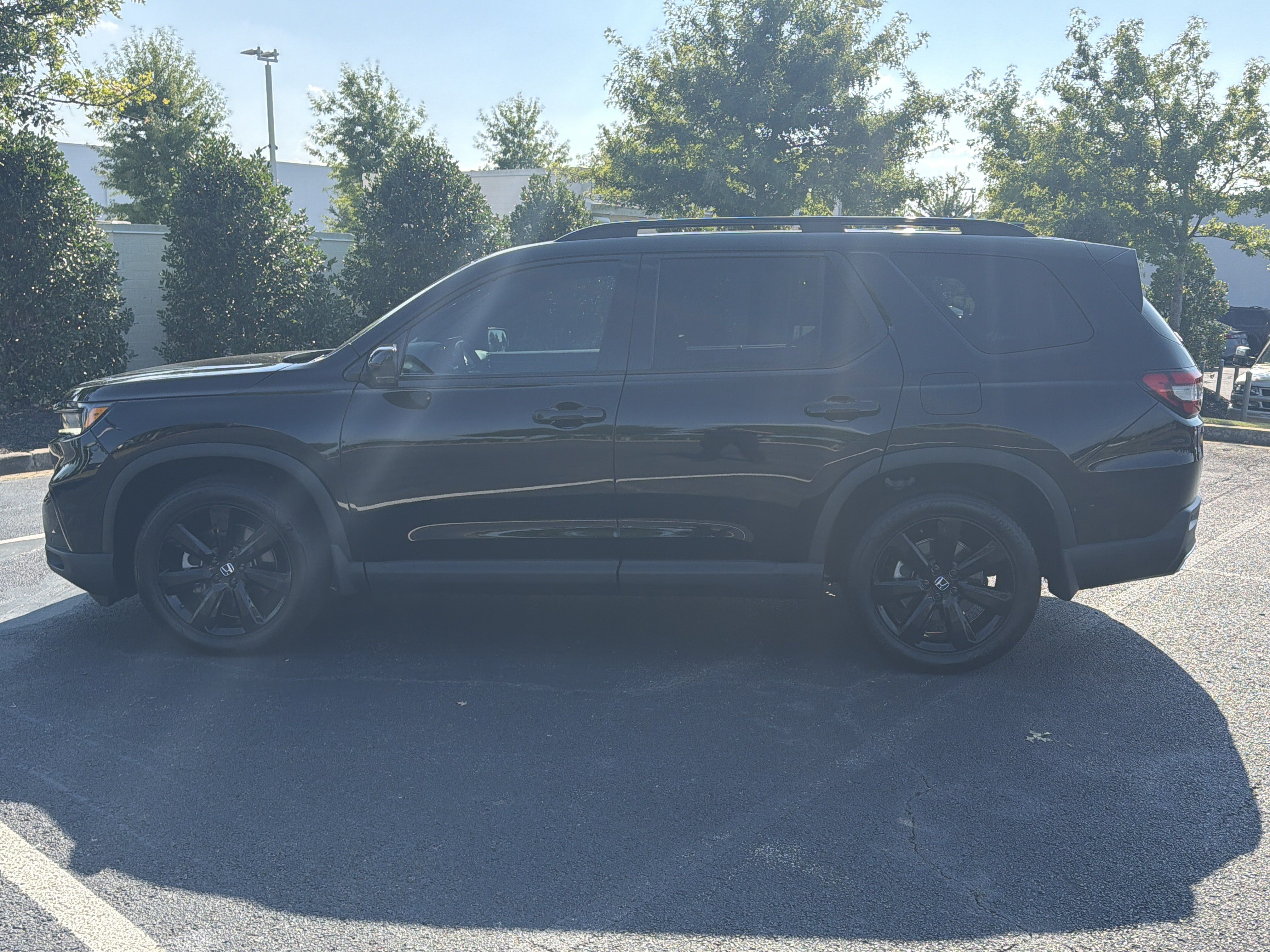 Certified 2025 Honda Pilot Black Edition image 5