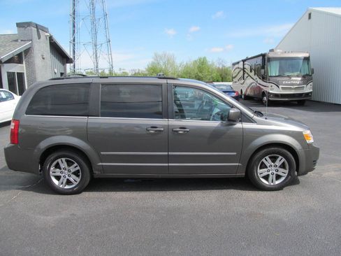 Used 2010 Dodge Grand Caravan SXT FWD image 5