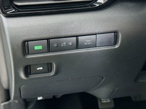 Used 2024 Nissan Sentra SR w/ SR Premium Package image 15