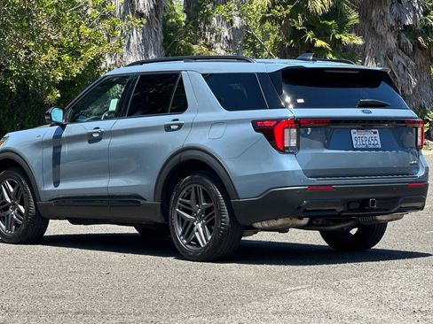 Certified 2025 Ford Explorer ST-Line w/ Premium Package AWD/4WD image 5