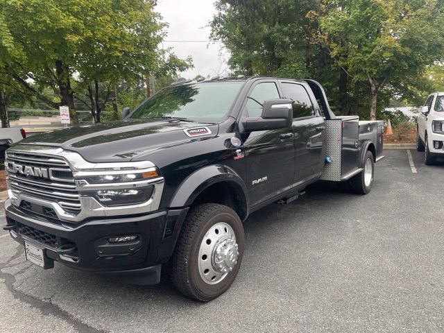Used 2025 RAM 4500 4x4 Crew Cab DRW w/ Laramie Trim Package image 1