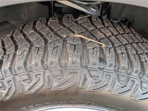 Used 2023 Ford Bronco Badlands image 11