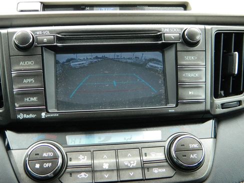 Used 2015 Toyota RAV4 XLE FWD image 18