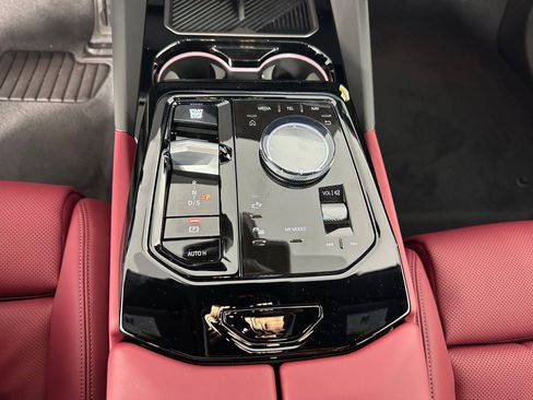 Used 2026 BMW 530i w/ M Sport Package RWD image 26