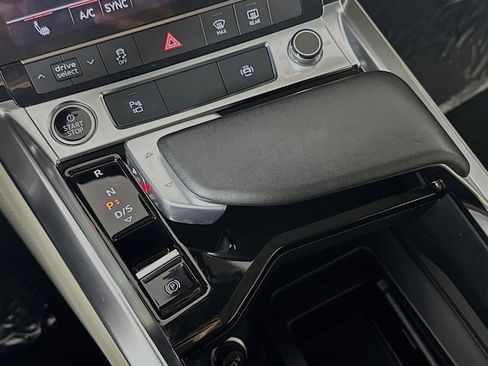 Used 2022 Audi e-tron Premium w/ Convenience Plus Package image 7