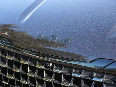 New 2025 Kia Carnival SX w/ SX Dark Edition Package image 6