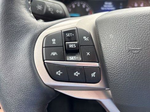 Used 2022 Ford Explorer XLT w/ Equipment Group 202A AWD/4WD image 21