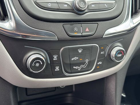 Used 2023 Chevrolet Equinox LS w/ LS Convenience Package FWD image 16