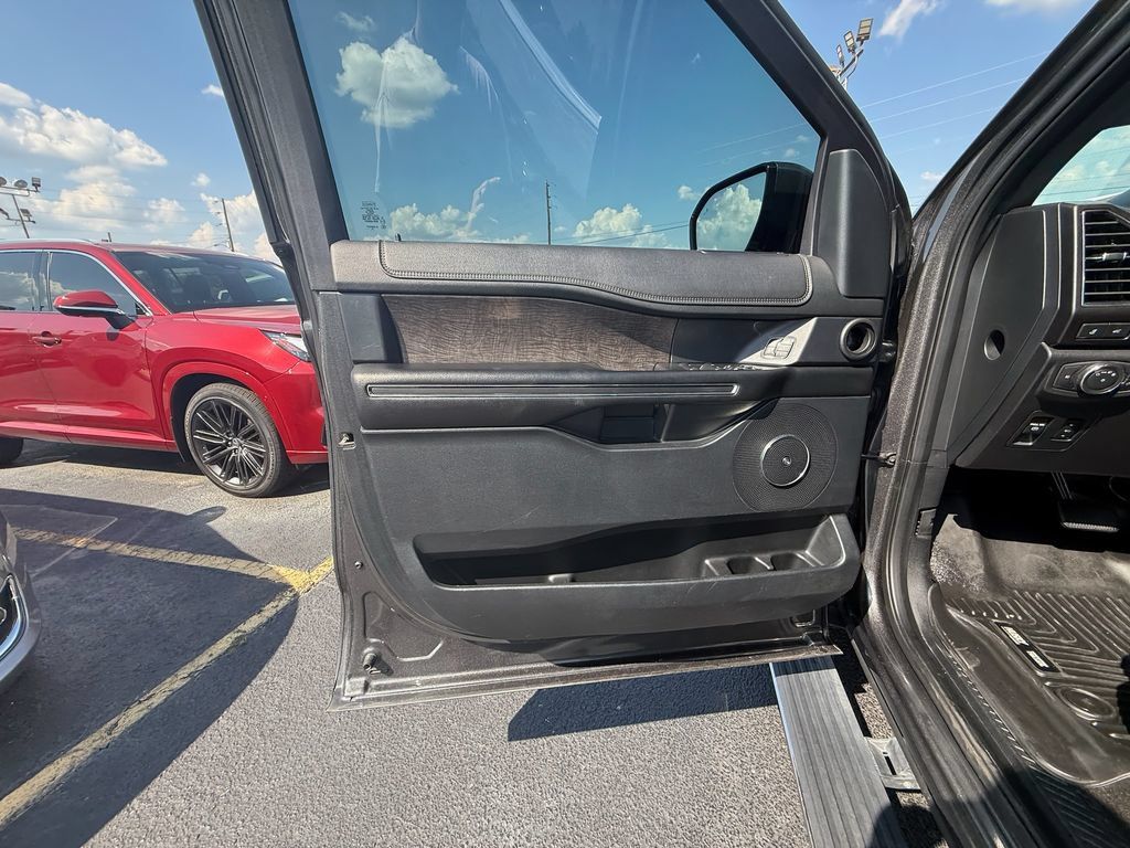 Used 2020 Ford Expedition Limited AWD/4WD image 11