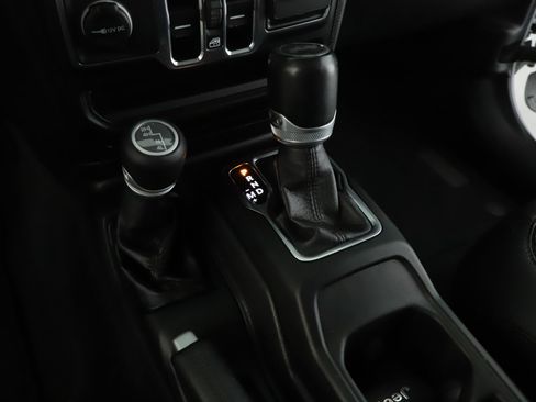 Used 2021 Jeep Wrangler Unlimited Sahara AWD/4WD image 16