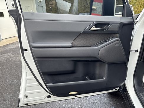 Used 2024 Lexus GX 550 w/ Accessory Package (2T) image 17