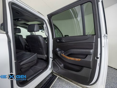 Used 2019 Chevrolet Suburban Premier AWD/4WD image 36