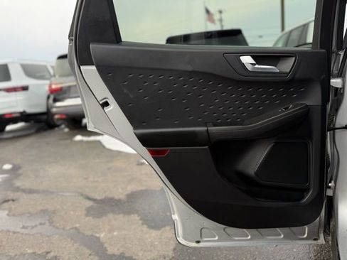 Used 2020 Ford Escape SEL image 9