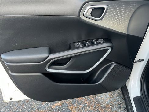 Used 2025 Kia Soul LX w/ LX Technology Package image 20