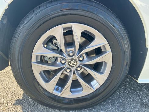 Used 2021 Toyota Sienna XLE image 26