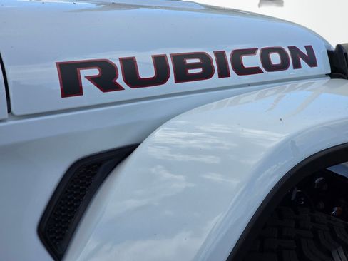 Used 2024 Jeep Gladiator Rubicon AWD/4WD image 35