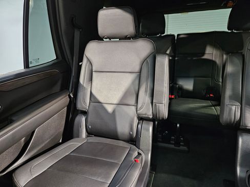 Used 2022 Chevrolet Tahoe Z71 w/ Luxury Package AWD/4WD image 12