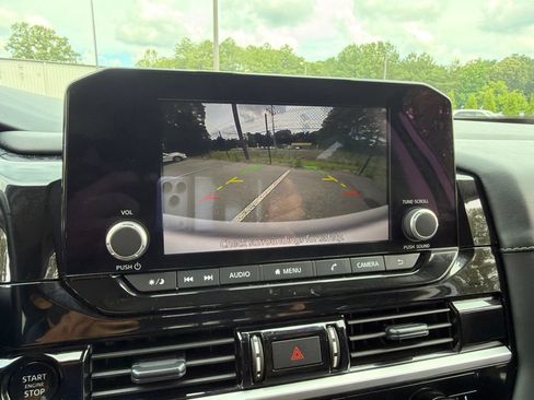 Used 2025 Nissan Pathfinder SV FWD image 14