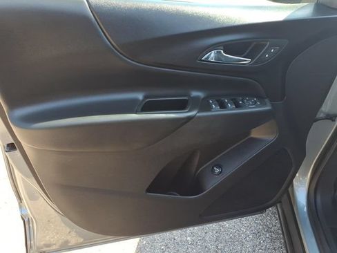 Used 2024 Chevrolet Equinox LT FWD image 11