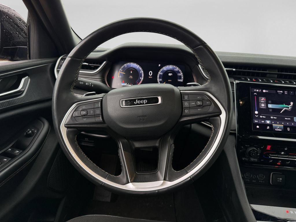 Used 2023 Jeep Grand Cherokee Altitude AWD/4WD image 15
