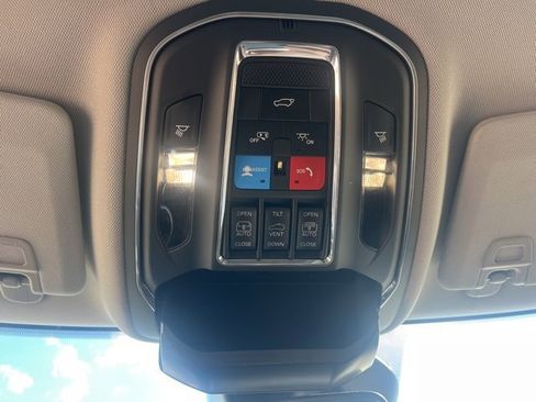 Used 2024 Jeep Grand Cherokee Limited w/ Black Appearance Package image 37