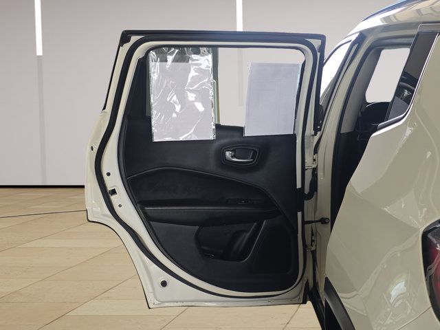 Used 2019 Jeep Compass Latitude w/ Cold Weather Group AWD/4WD image 23