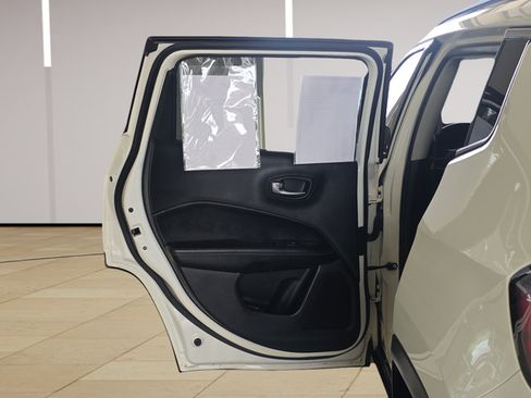 Used 2019 Jeep Compass Latitude w/ Cold Weather Group AWD/4WD image 23