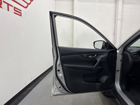 Used 2017 Nissan Rogue SV w/ SV Family Package image 36