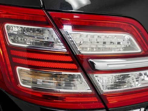 Used 2015 Ford Taurus Limited image 40