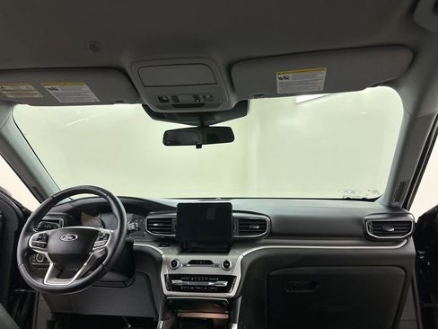 Used 2022 Ford Explorer XLT w/ Equipment Group 202A image 23