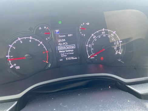 Used 2021 Toyota 4Runner SR5 Premium w/ Moonroof Package RWD image 10