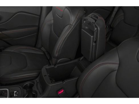 Used 2015 Jeep Cherokee Trailhawk w/ Comfort/Convenience Group AWD/4WD image 12