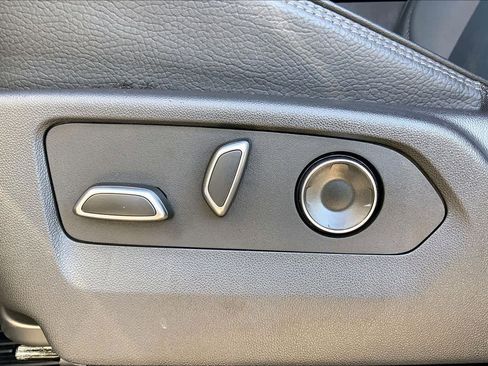 Used 2025 GMC Yukon Denali w/ LPO, Floor Liner Package image 31