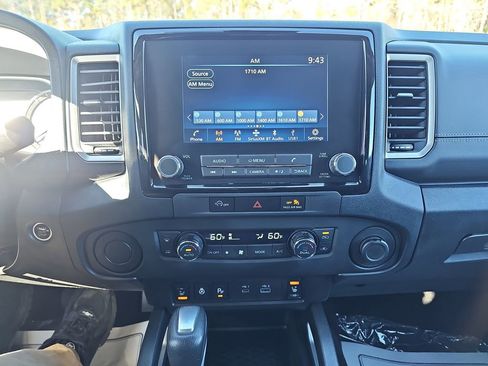 Used 2024 Nissan Frontier SV w/ SV Convenience Package image 21