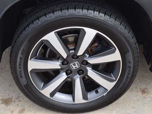 Used 2025 Honda Pilot Touring image 13